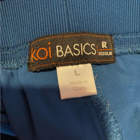 THIS IS A SET! Koi Women's Teal Scrub Top AND bottoms. - Picture 5 of 11